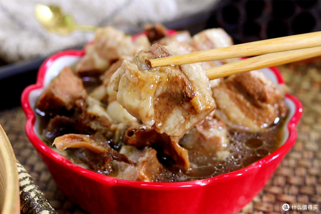炖五花肉别乱放料!牢记“一烧二焯水”,3样香料就够,软烂不腻