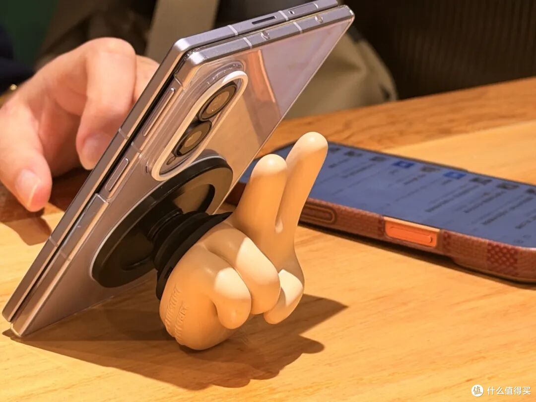 iPhone Duo：苹果终于做出了折叠屏，但这次并没有做好