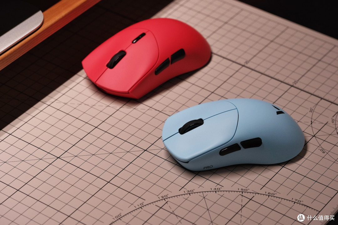 雷柏 VT7s PRO V2 和 VT7 V2 实测:手型与配置,到底怎么取舍?