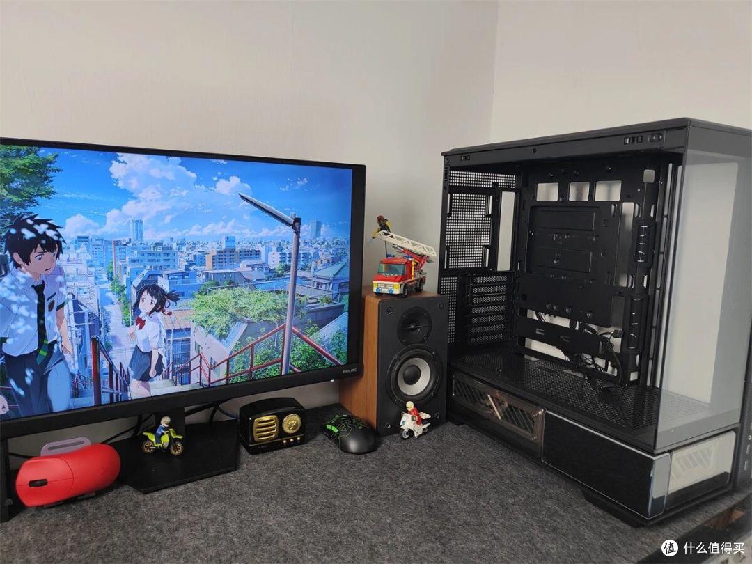 机箱自带触控大屏!这台海景房直接把桌面中控玩明白了