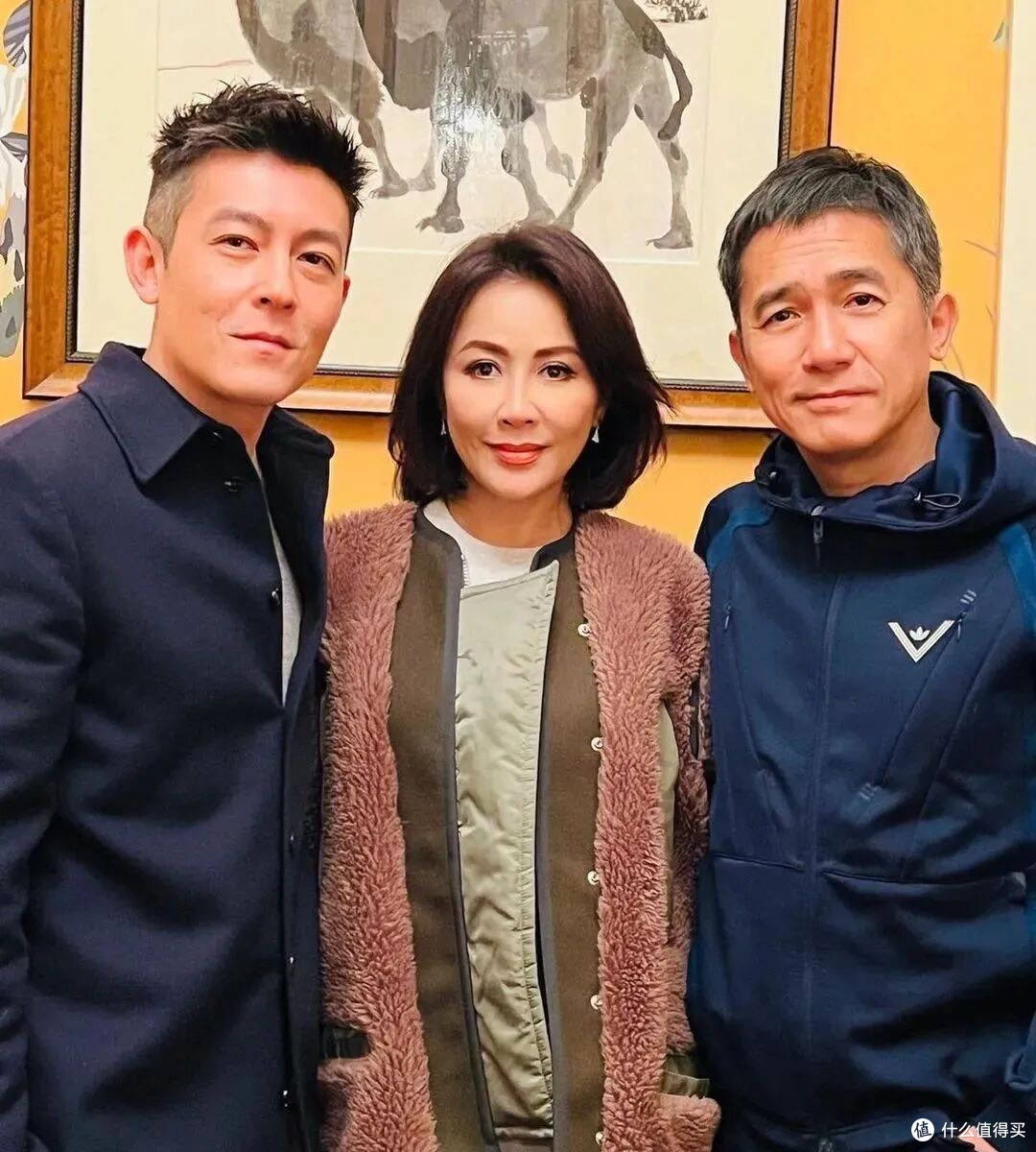 60岁刘嘉玲上身陈冠希、王嘉尔联名唐装,明星做潮牌到底靠不靠谱