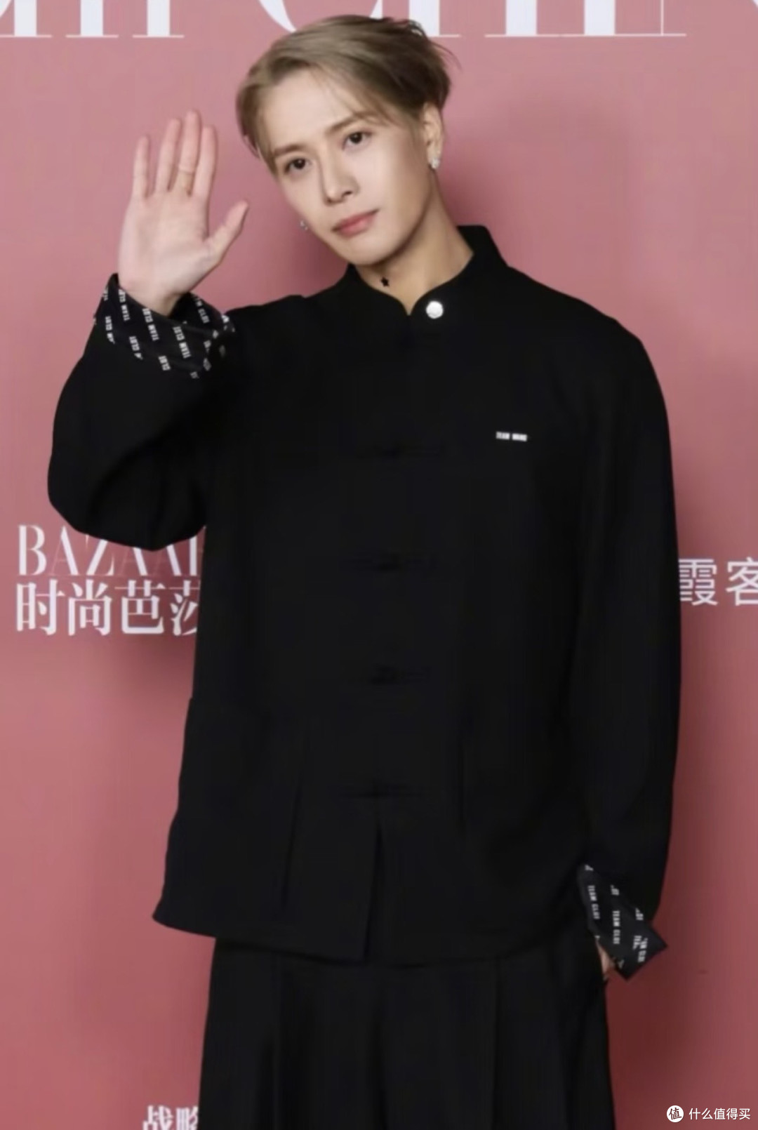 60岁刘嘉玲上身陈冠希、王嘉尔联名唐装,明星做潮牌到底靠不靠谱