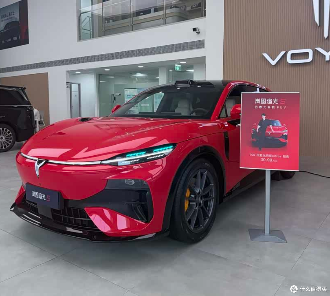 22.99 万的岚图追光 S，聊聊这台 "科技 FUV" 到底值不值？