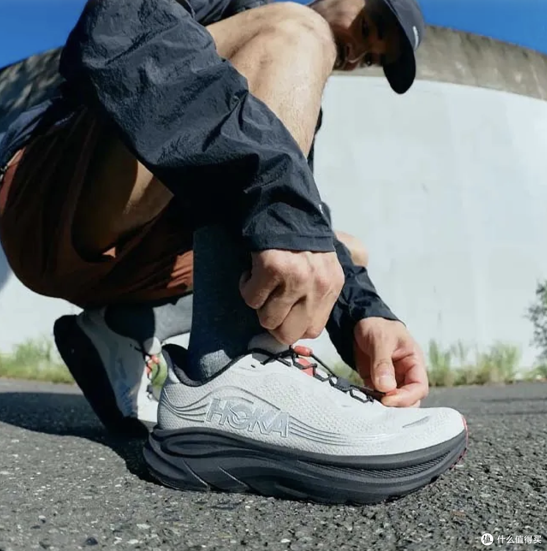 GORE-TEX 跑鞋防水是噱头吗?2026 HOKA GTX选购指南