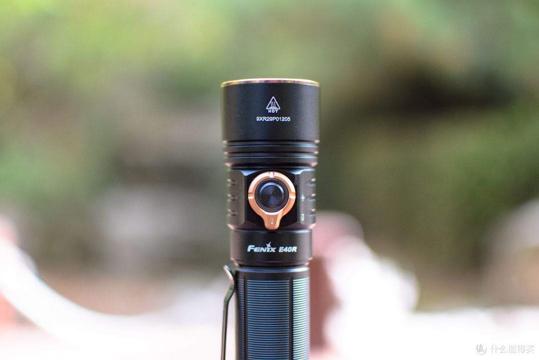 重新定义EDC手电！巴掌大5000流明+四灯珠：FENIX E40R 强光手电