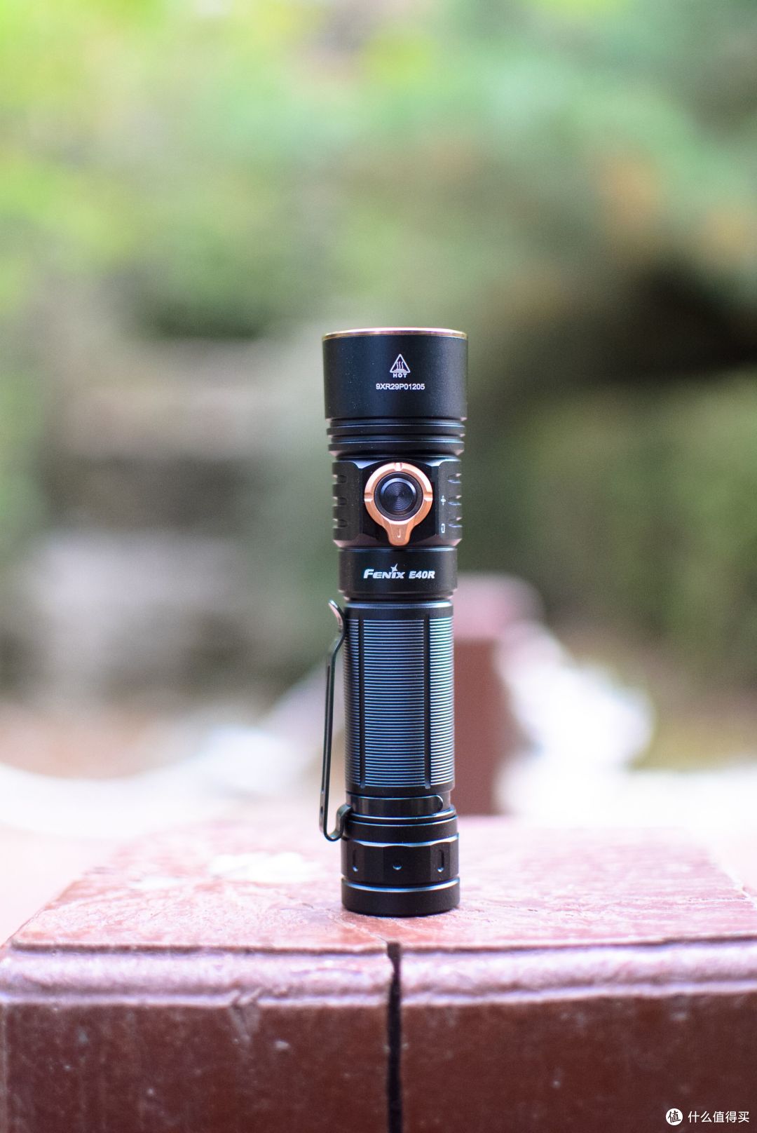 重新定义EDC手电！巴掌大5000流明+四灯珠：FENIX E40R 强光手电