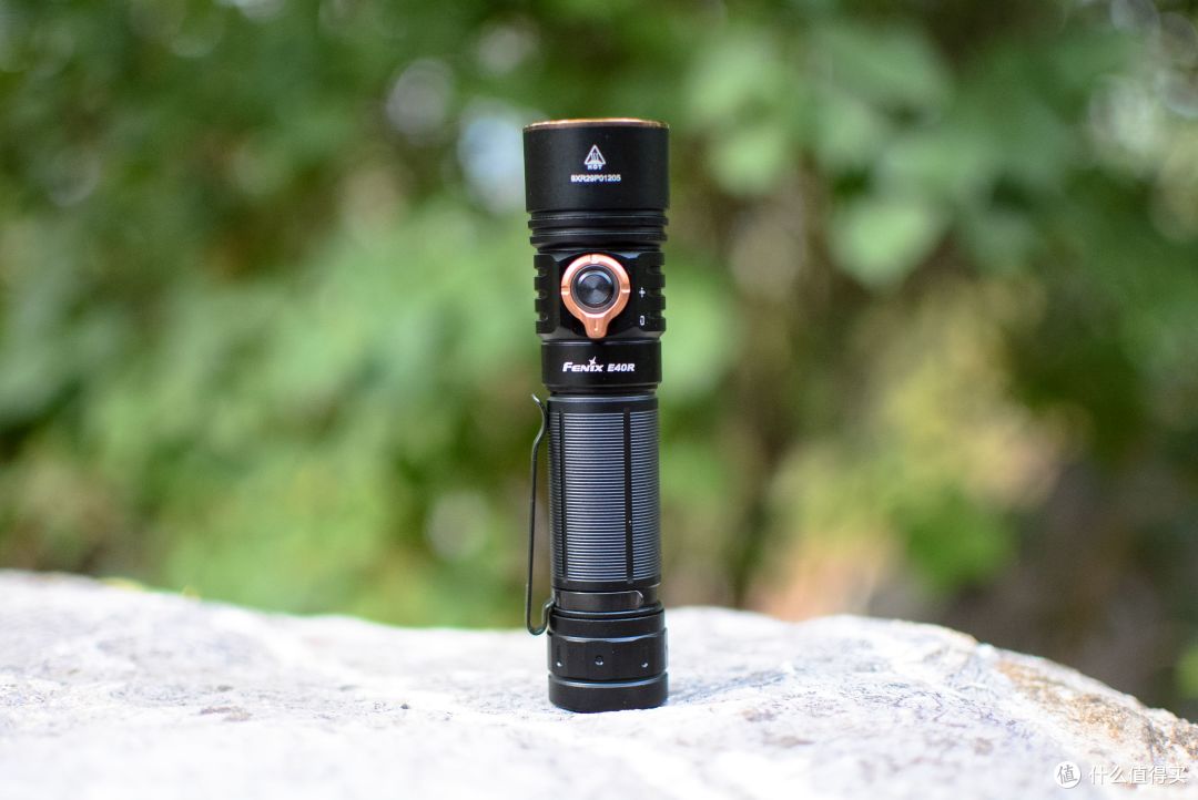 重新定义EDC手电！巴掌大5000流明+四灯珠：FENIX E40R 强光手电