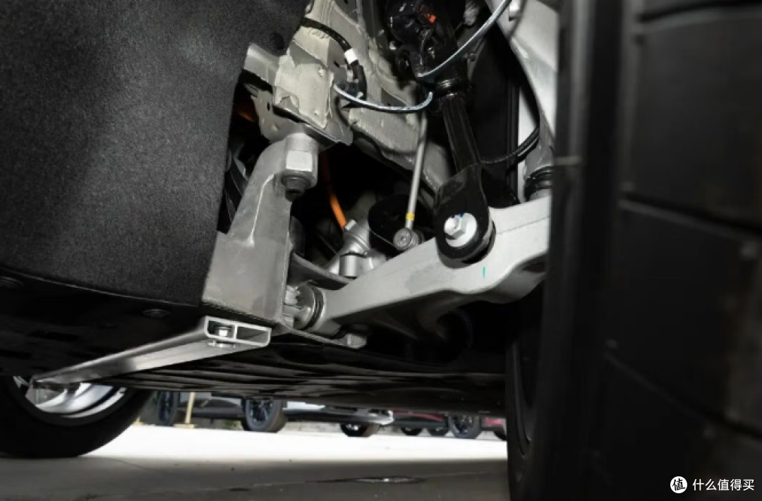 22.99 万的岚图追光 S，聊聊这台 "科技 FUV" 到底值不值？