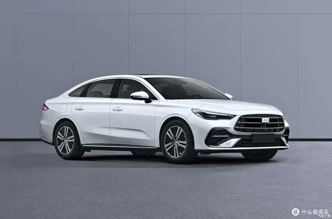 醇耗 6.7L 对油耗 2.8L:全球首款甲醇电混轿车的省钱账,算得平吗?