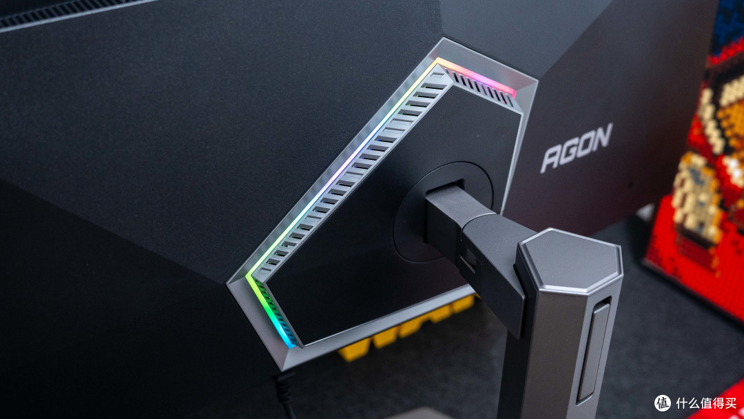 4K 240Hz 的 QD-OLED 天花板：AGON 昊天 Max AG326UZD2 评测