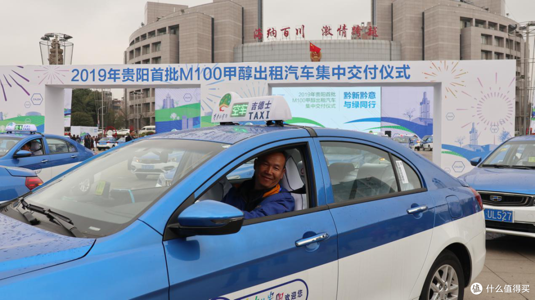 醇耗 6.7L 对油耗 2.8L:全球首款甲醇电混轿车的省钱账,算得平吗?