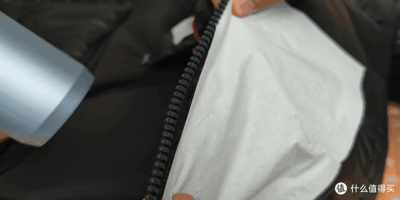 VBREX羽绒服实测，超 200g 充绒量 + 90% 大朵羽绒，按压回弹测试