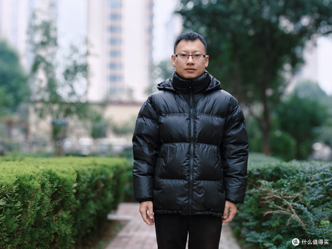 VBREX羽绒服实测，超 200g 充绒量 + 90% 大朵羽绒，按压回弹测试
