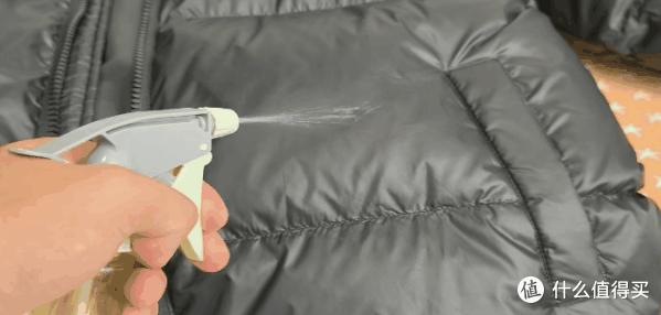 VBREX羽绒服实测，超 200g 充绒量 + 90% 大朵羽绒，按压回弹测试