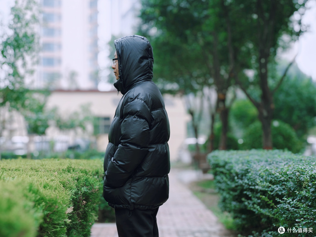 VBREX羽绒服实测，超 200g 充绒量 + 90% 大朵羽绒，按压回弹测试