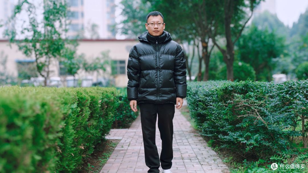 VBREX羽绒服实测，超 200g 充绒量 + 90% 大朵羽绒，按压回弹测试