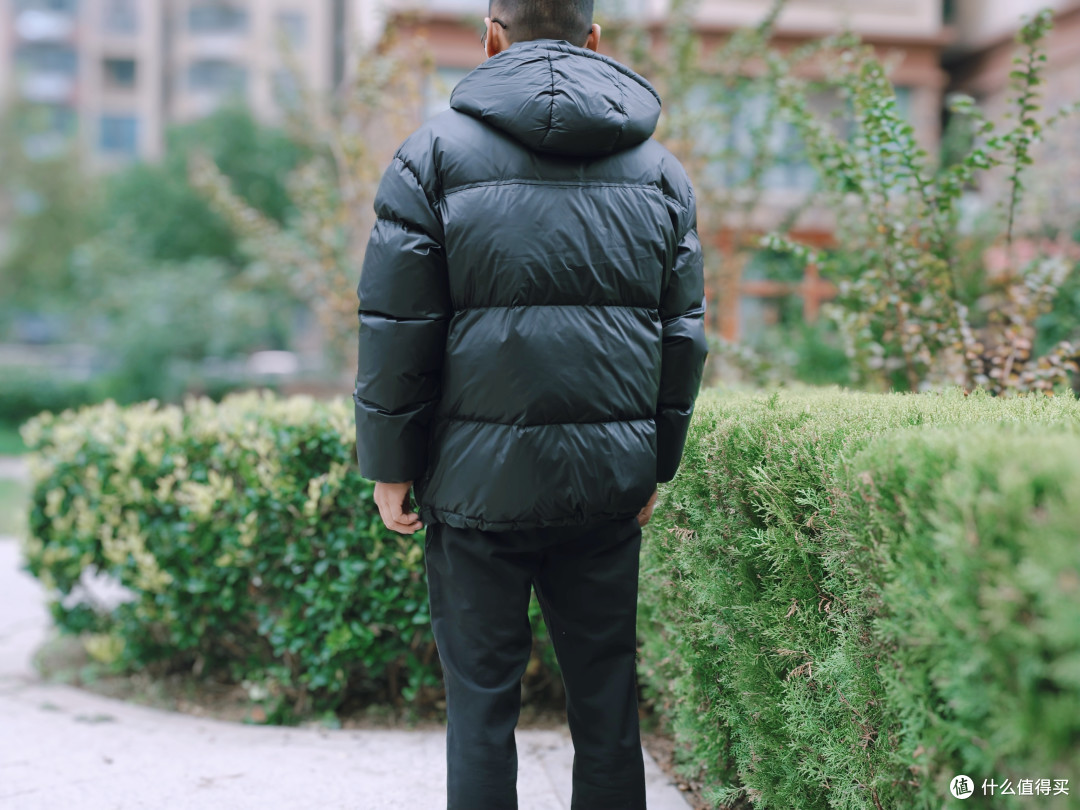 VBREX羽绒服实测，超 200g 充绒量 + 90% 大朵羽绒，按压回弹测试