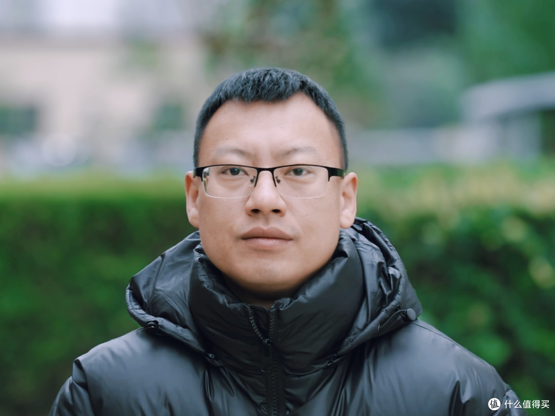 VBREX羽绒服实测，超 200g 充绒量 + 90% 大朵羽绒，按压回弹测试