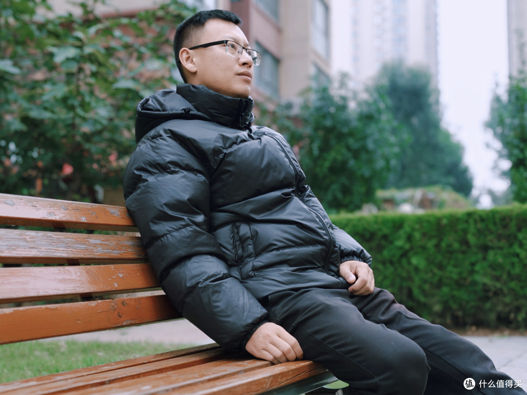 VBREX羽绒服实测，超 200g 充绒量 + 90% 大朵羽绒，按压回弹测试