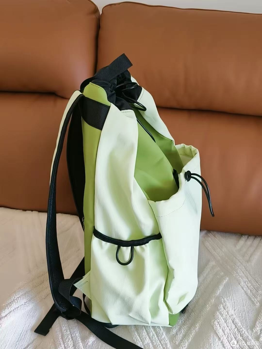 抽绳双肩包女生运动穿搭的加分项