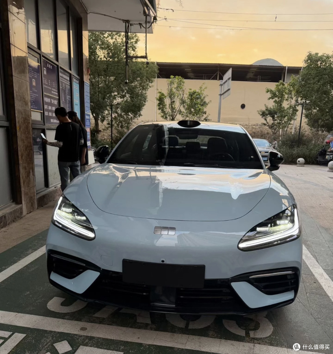 银河TT：15万级800V纯电轿跑实测