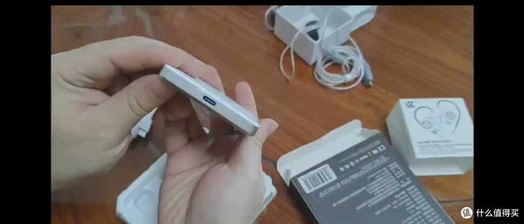 双 11 西圣 PB Air 磁吸充电宝测评,卡片式半固态随身续航神器