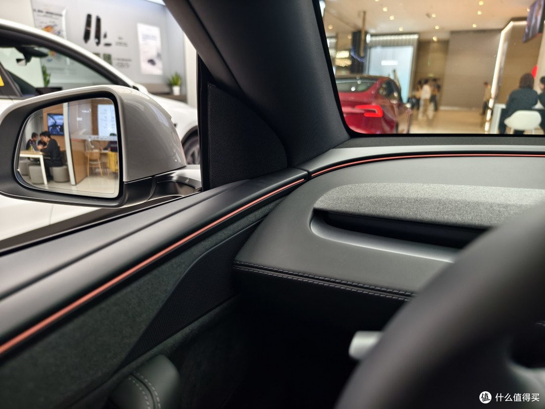 新车实探第14期:Roadster能飞,ModelYL易塌,争议越大销量越大