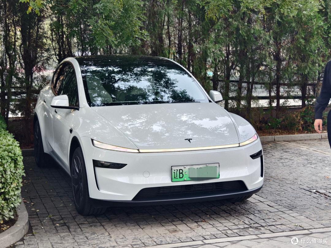 新车实探第14期:Roadster能飞,ModelYL易塌,争议越大销量越大