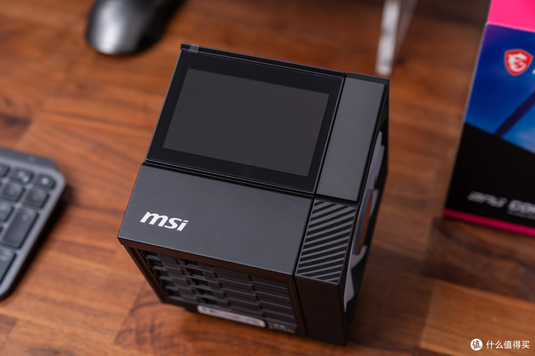 微星 MPG COREFROZR AP15：面向X3D优化、带数显的非对称双塔风冷