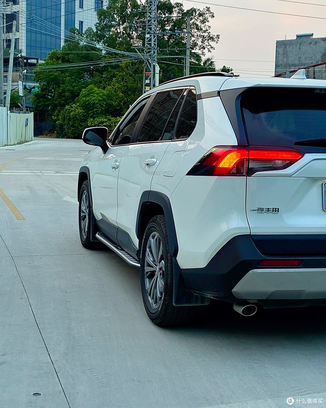 沉浸式试驾｜十几万家用丰田RAV4，是家用神车还是工业垃圾？