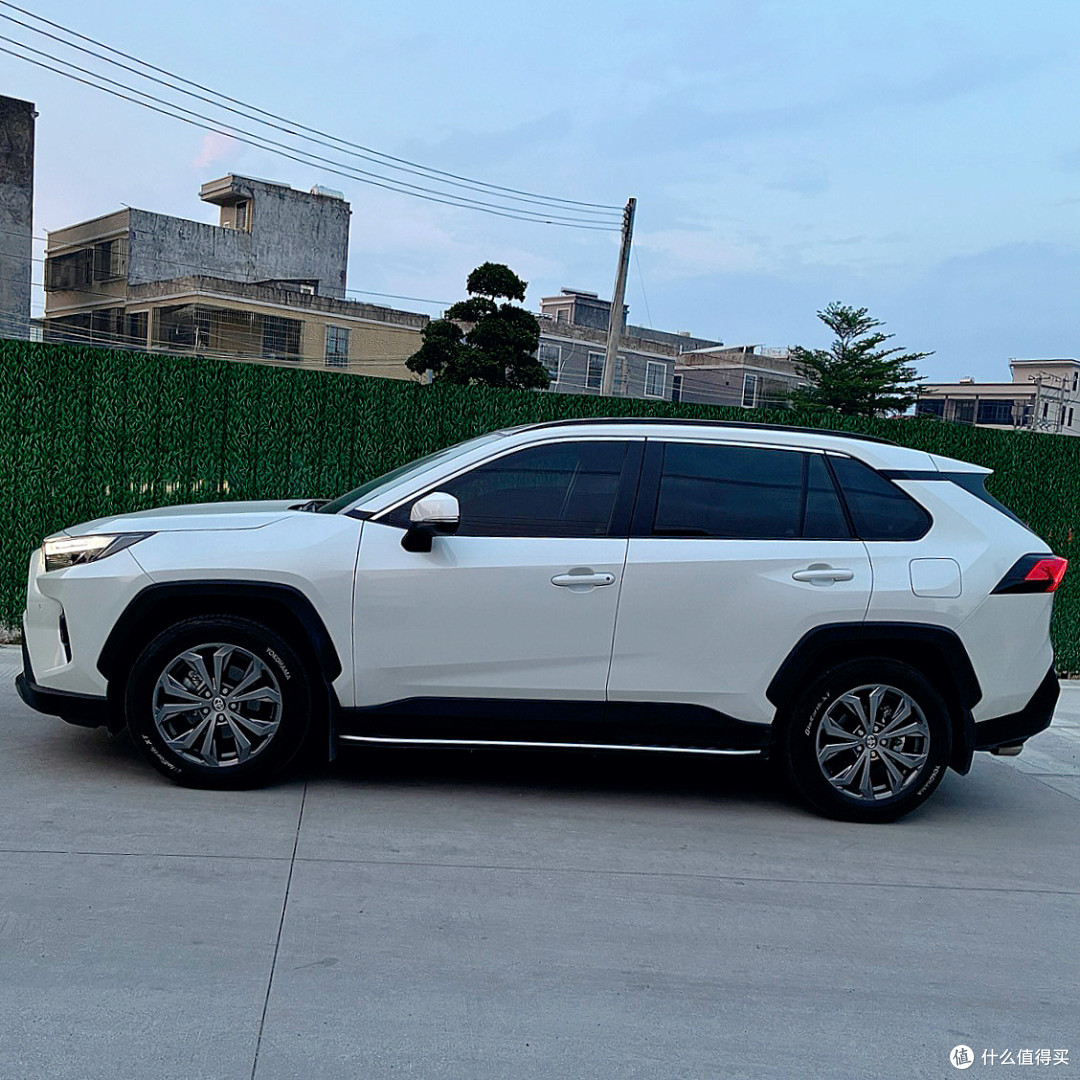 沉浸式试驾｜十几万家用丰田RAV4，是家用神车还是工业垃圾？