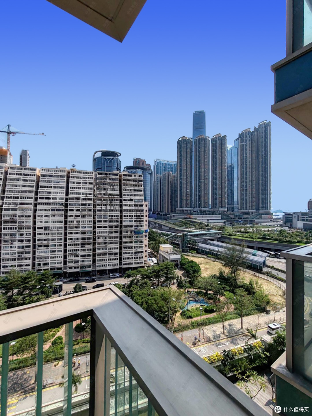 香港小哥买400呎新房,亲戚笑称“巴掌大”,却说:已经很大了!