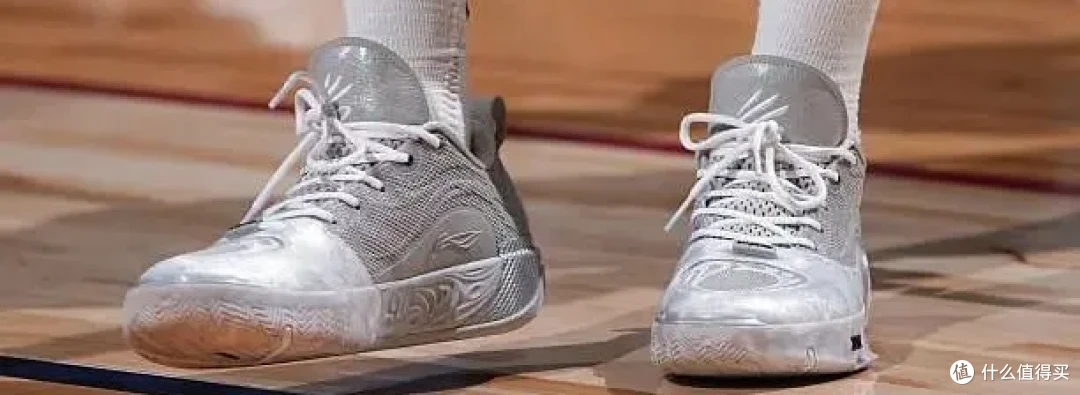 【NBA每日上脚】一次顶一万次！库里穿着就是帅？