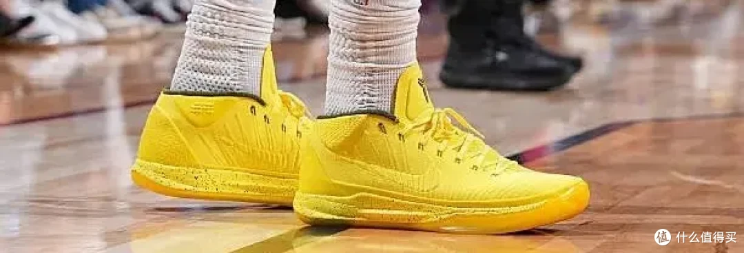 【NBA每日上脚】一次顶一万次！库里穿着就是帅？
