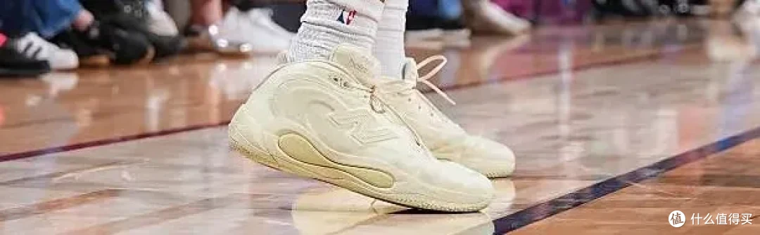 【NBA每日上脚】一次顶一万次！库里穿着就是帅？