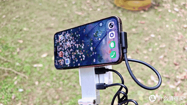 买不起iPhone18Pro,老iPhone秒扩8TB,只需要一个手机支架