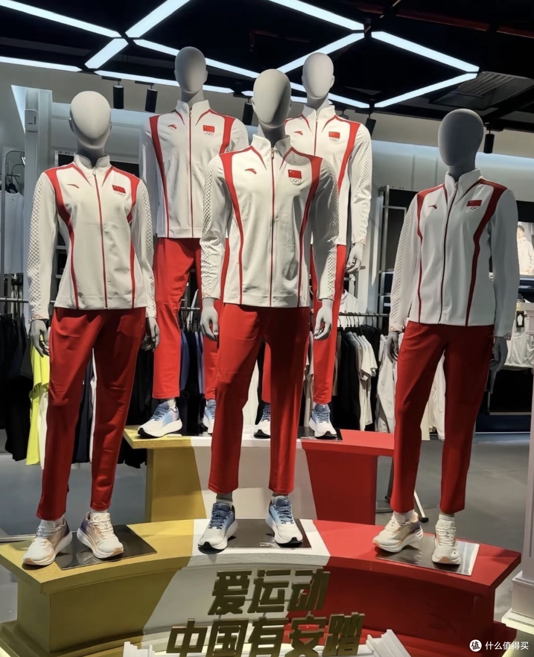 穿惯始祖鸟的中产开始买安踏了?双11这几件运动装备真可以冲