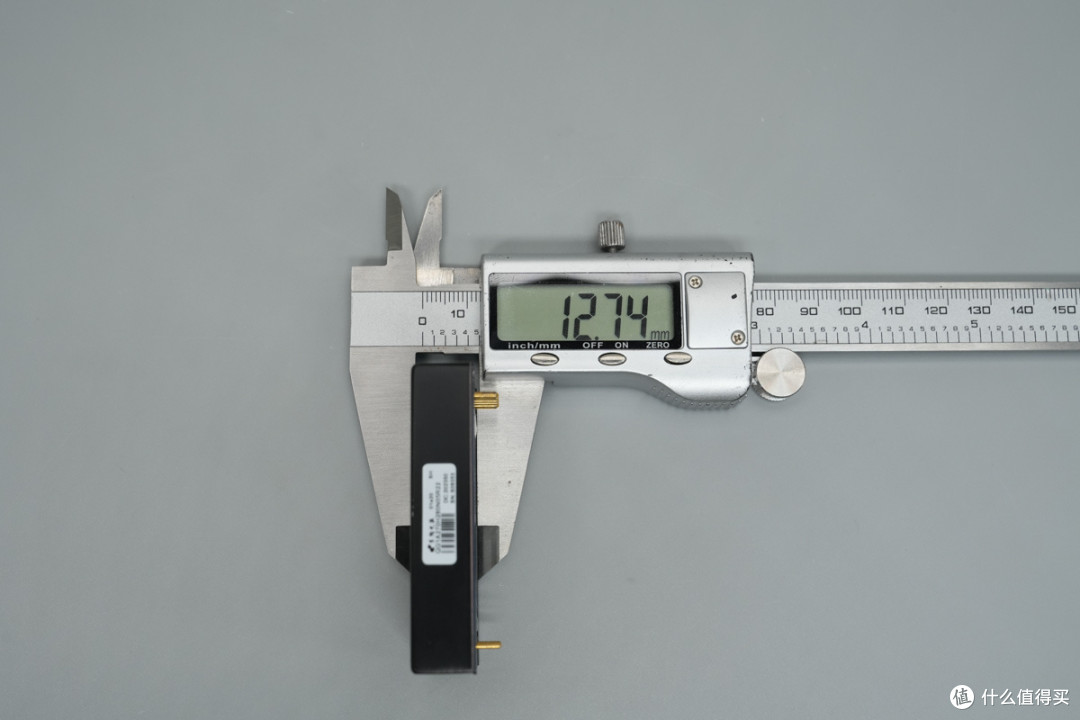 内部竟灌胶散热!军陶140W 1/4砖电源模块解析