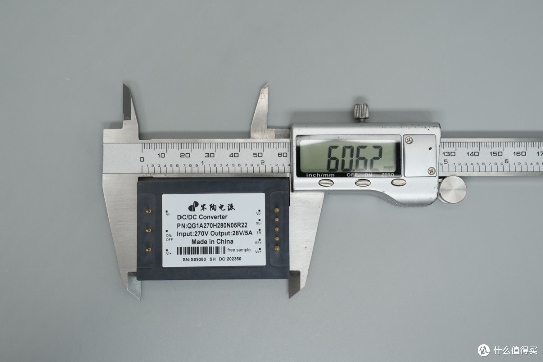 内部竟灌胶散热!军陶140W 1/4砖电源模块解析