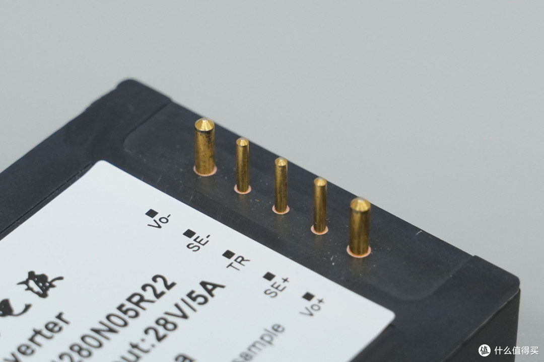 内部竟灌胶散热!军陶140W 1/4砖电源模块解析