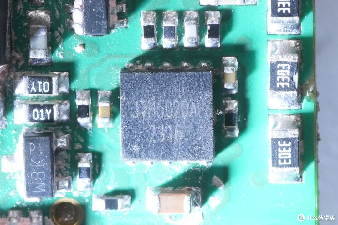 内部竟灌胶散热!军陶140W 1/4砖电源模块解析