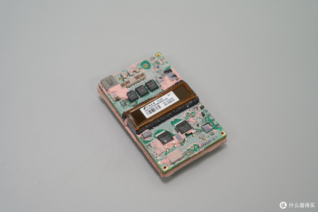 内部竟灌胶散热!军陶140W 1/4砖电源模块解析