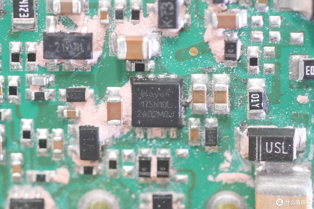 内部竟灌胶散热!军陶140W 1/4砖电源模块解析
