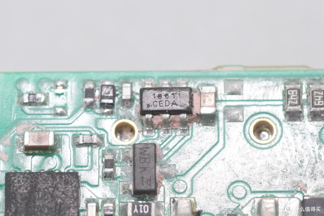 内部竟灌胶散热!军陶140W 1/4砖电源模块解析