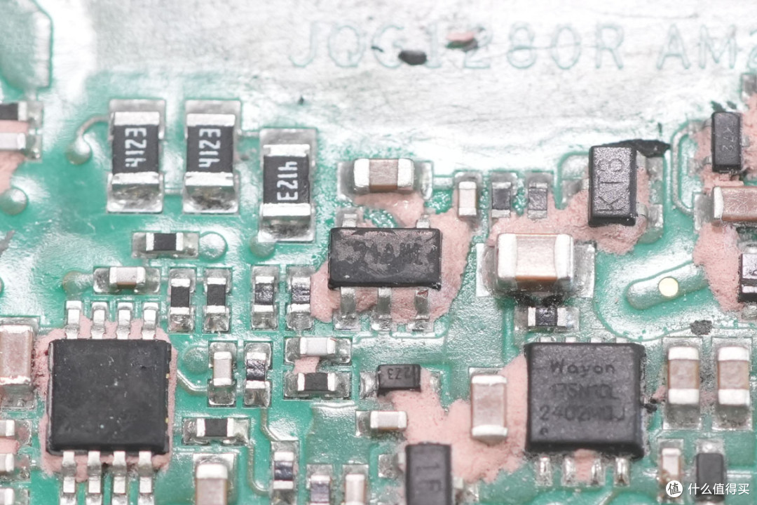 内部竟灌胶散热!军陶140W 1/4砖电源模块解析