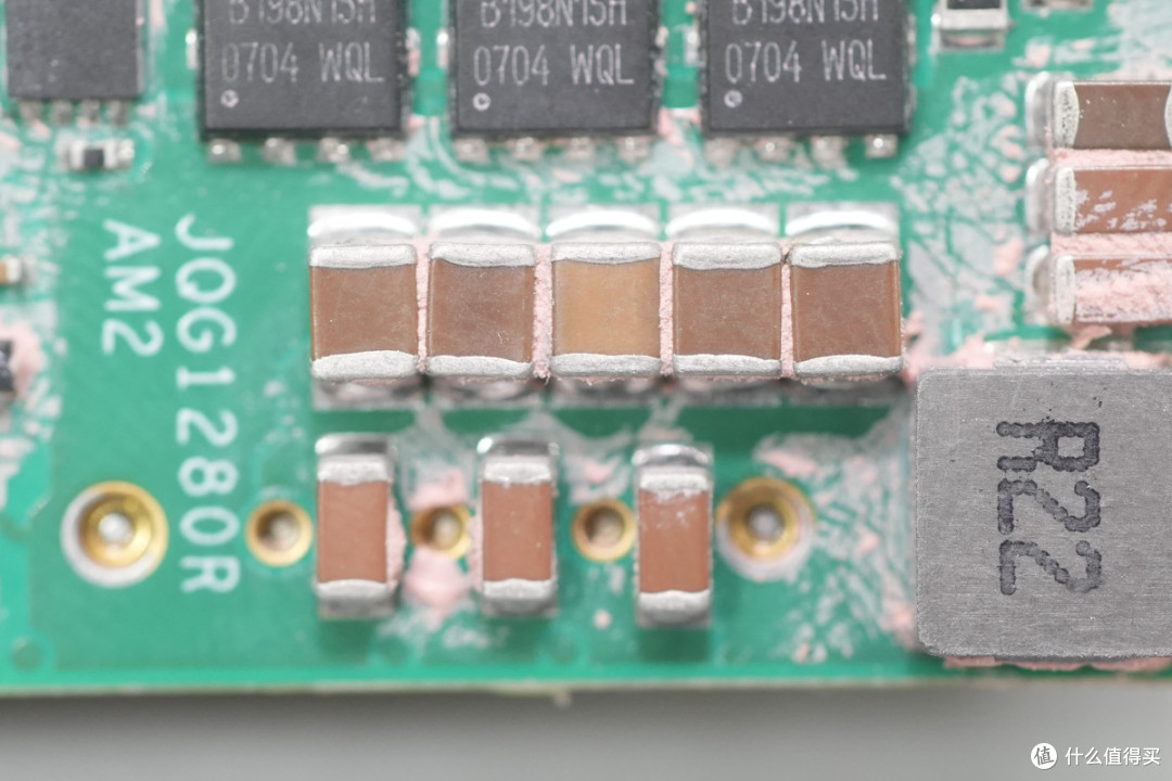 内部竟灌胶散热!军陶140W 1/4砖电源模块解析