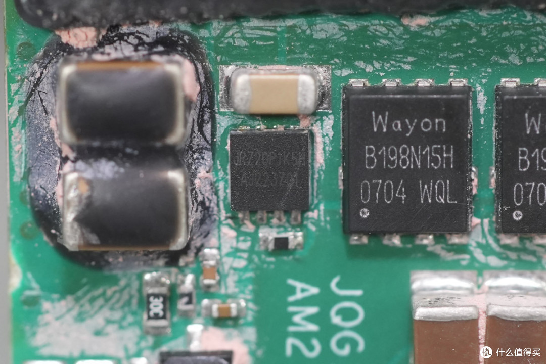 内部竟灌胶散热!军陶140W 1/4砖电源模块解析