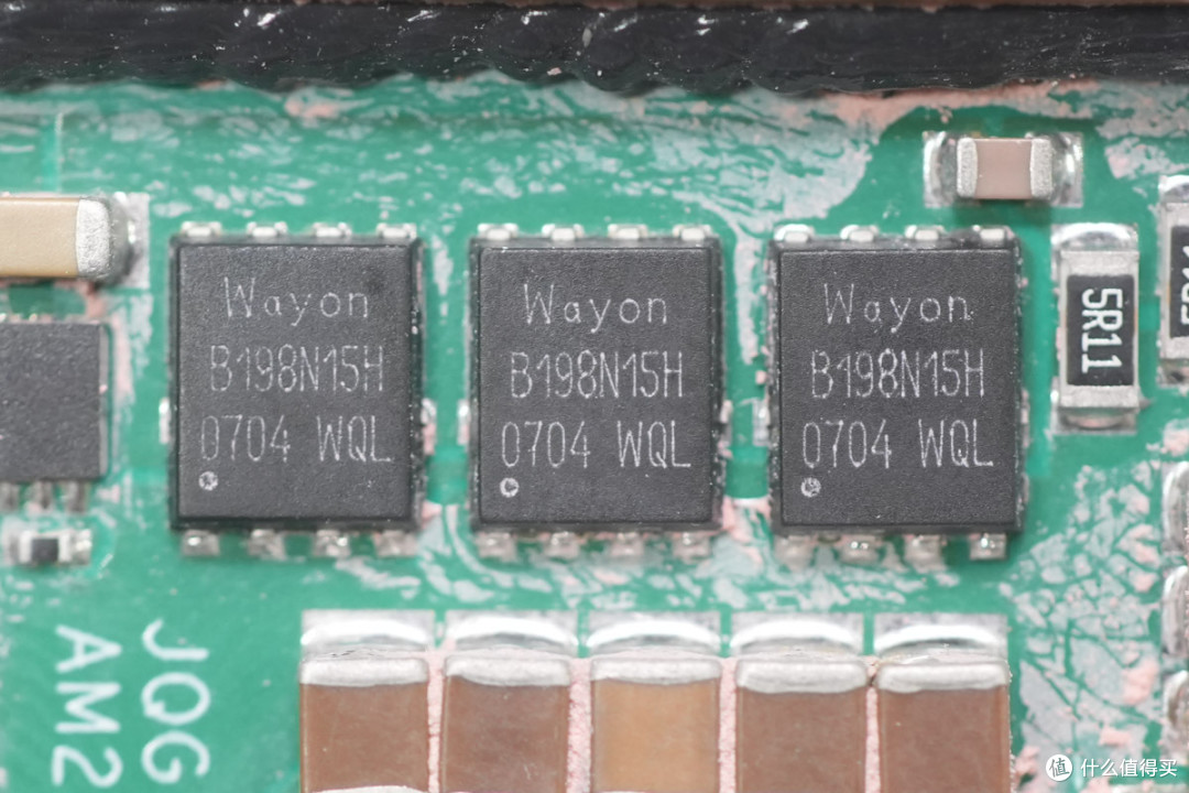 内部竟灌胶散热!军陶140W 1/4砖电源模块解析