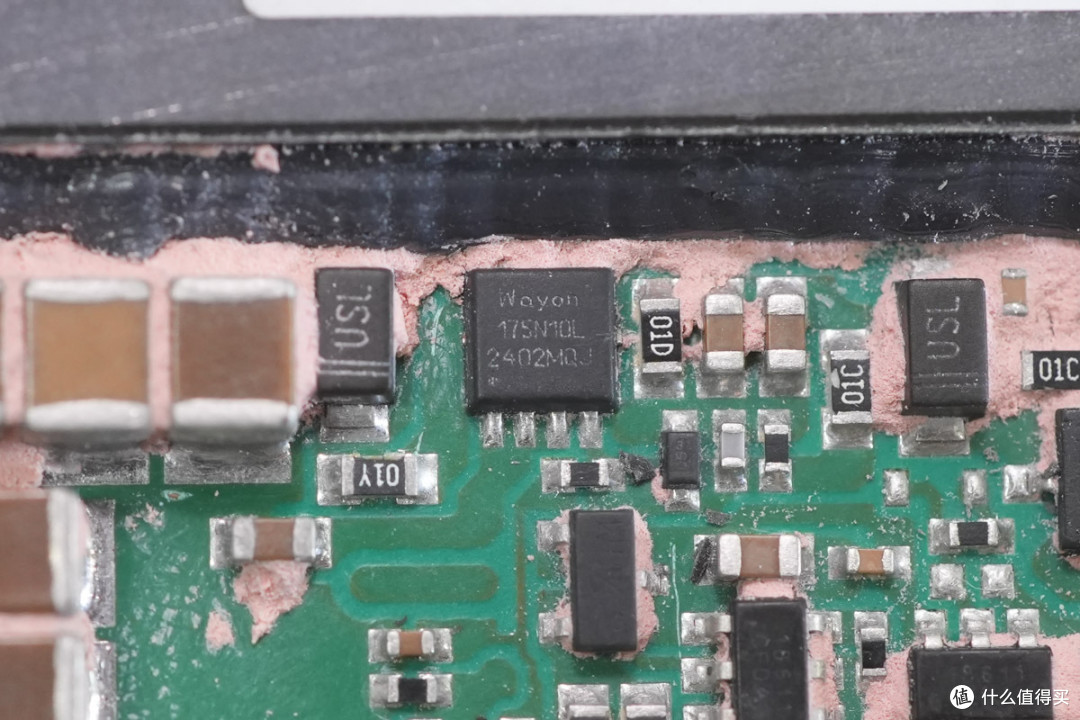 内部竟灌胶散热!军陶140W 1/4砖电源模块解析