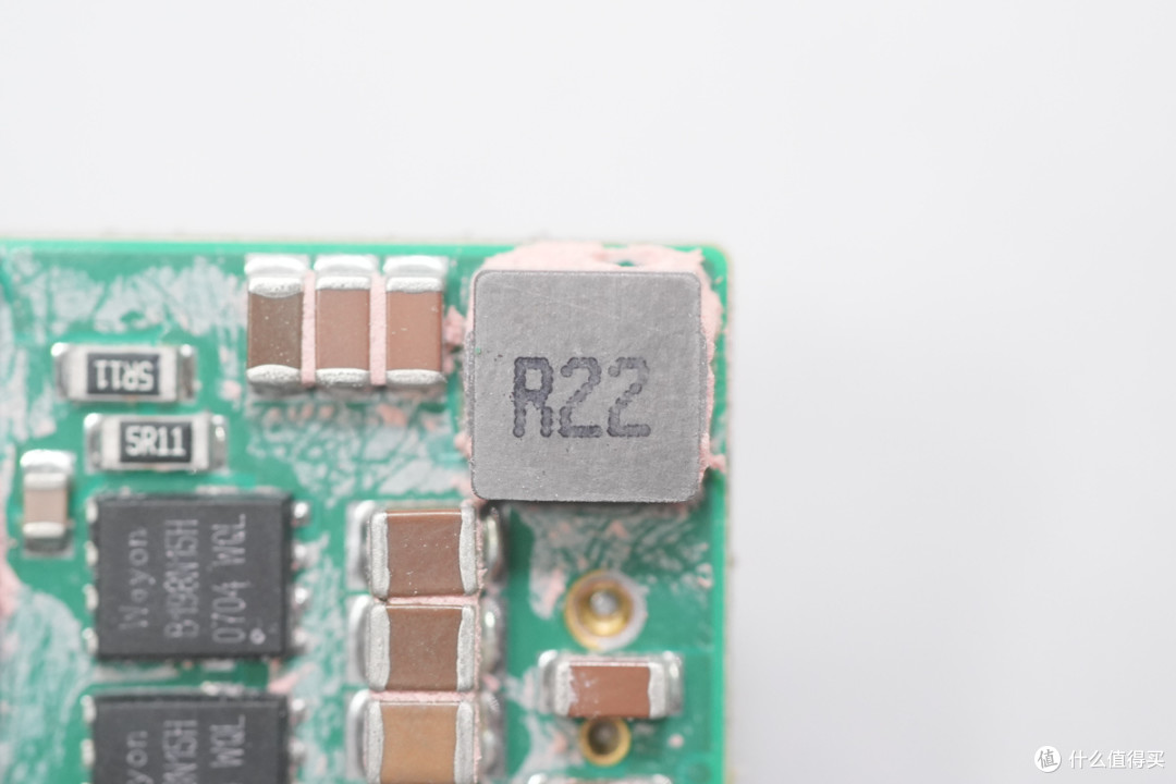内部竟灌胶散热!军陶140W 1/4砖电源模块解析